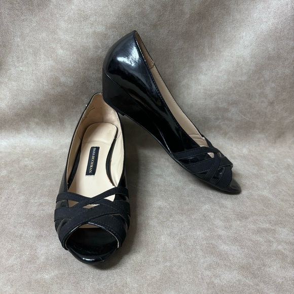 Dana Buchman Black Patent Leather Open Toe Wedge Shoes Women's Size 9 - Picture 2 of 9